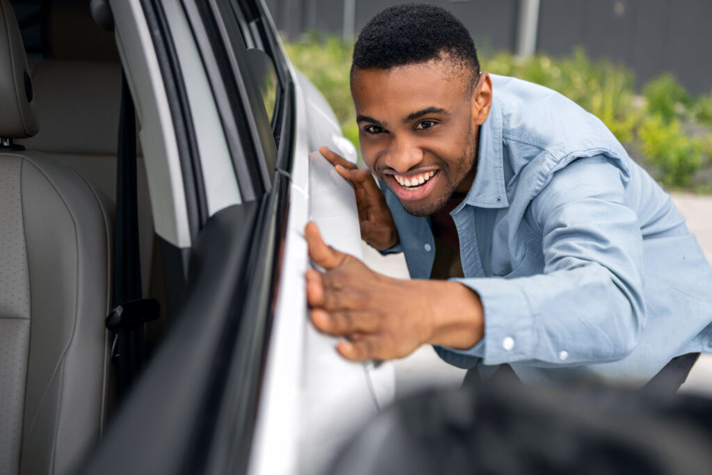 A man performs Weelee's 8-Point Used Car Checklist on the used car he wants to buy.