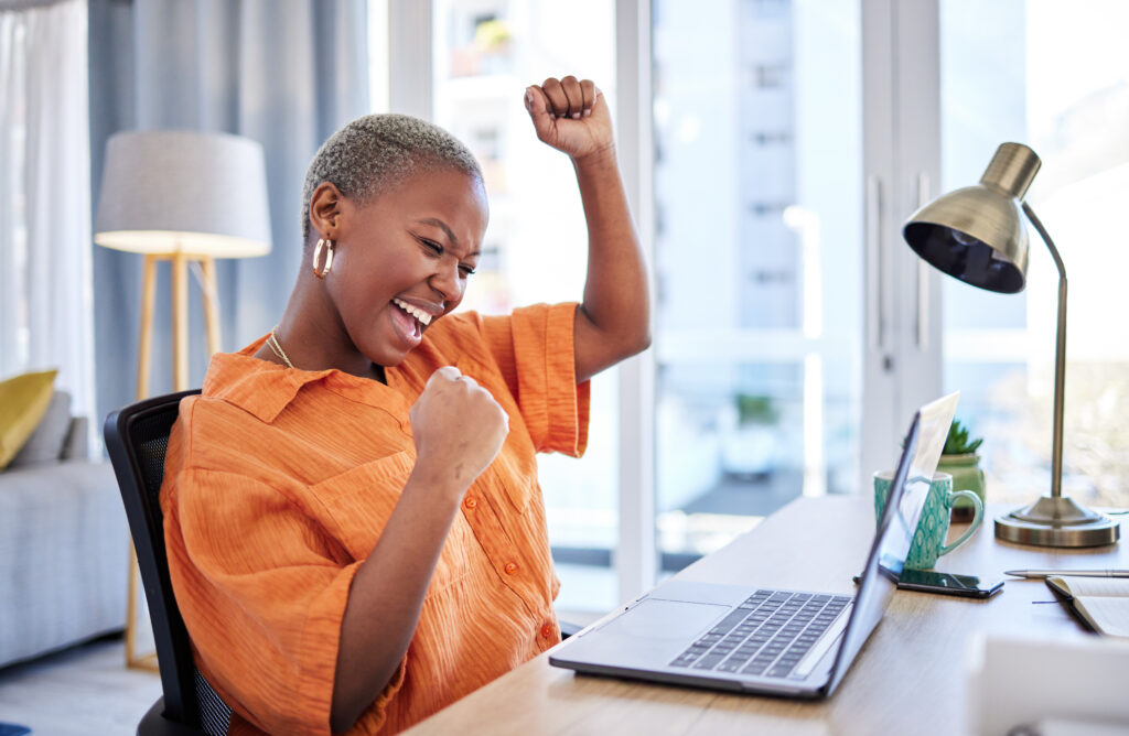 A lady successfully sells her car online with Weelee.