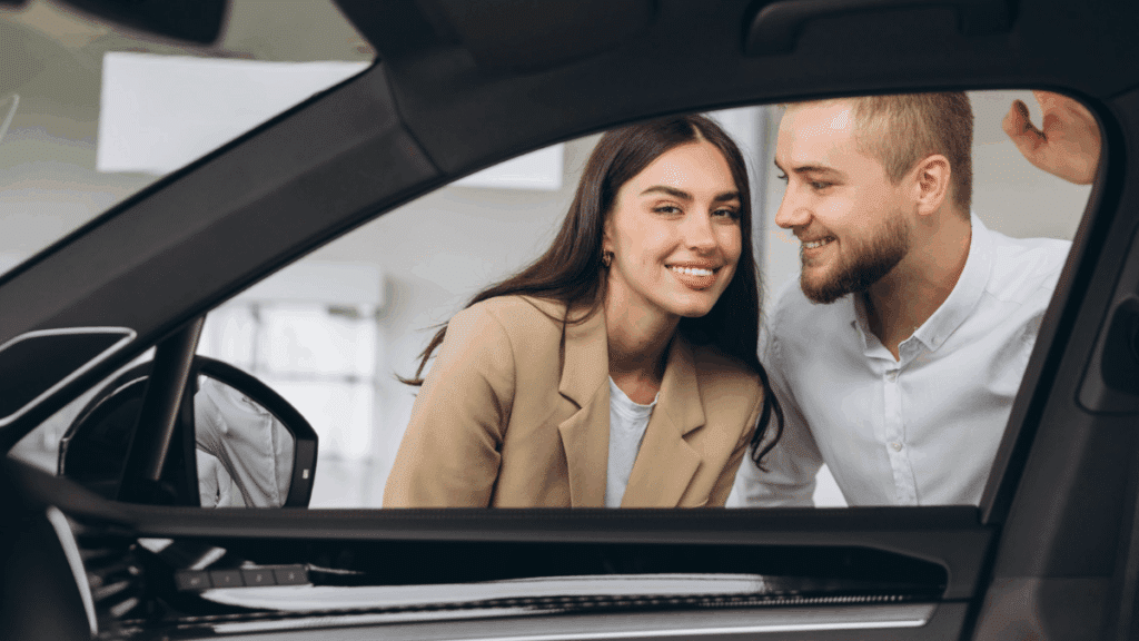 A couple investigates a used car for sale with Weelee's 8-point cheklist.